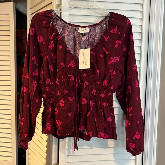 Universal Thread Tops - 🌷UNIVERSAL THREAD FLORAL TOP. NWT